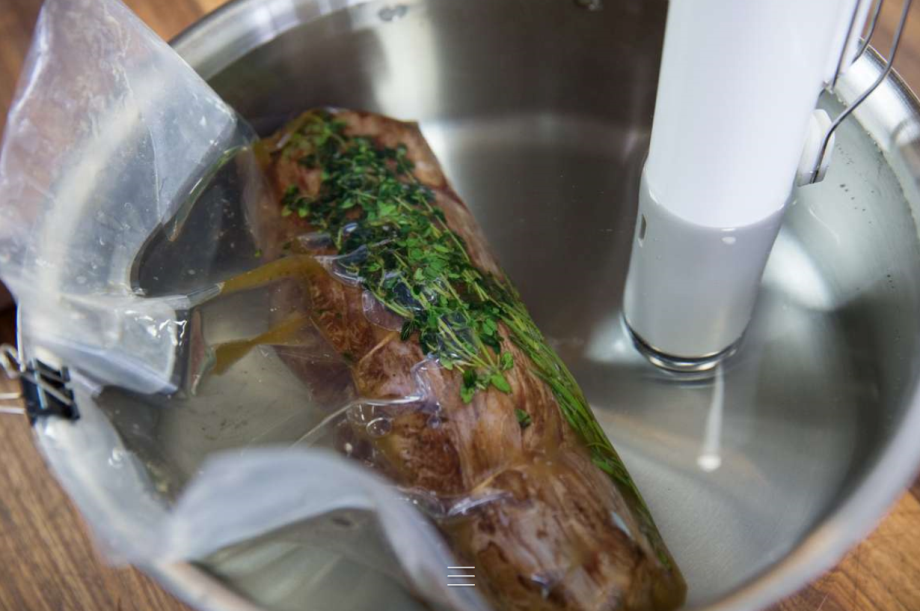 Obrázek zdroj: https://www.sousviderecepty.cz/recipe/vzdy-perfektne-pripravena-hovezi-svickova/